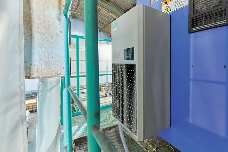 中二楼控制柜高温停机问题