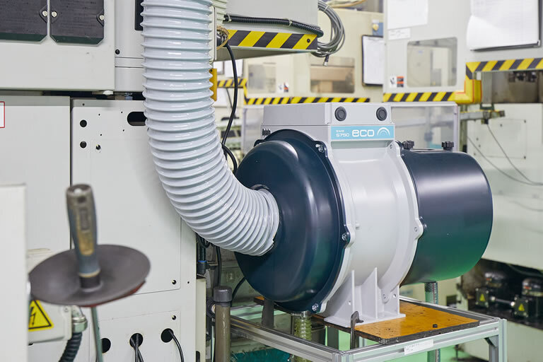 การรวบรวมละอองน้ำมันจากเครื่องกลึง NC