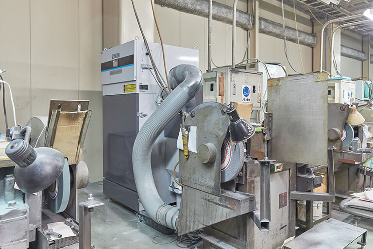 การรวบรวมฝุ่นที่เกิดขึ้นเมื่อขัดชิ้นงาน